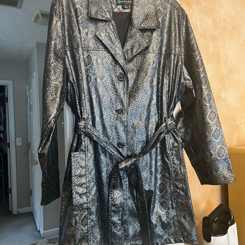 Stylish Black/Grey Mettalic Snake Print Women's Trench/Rain Coat